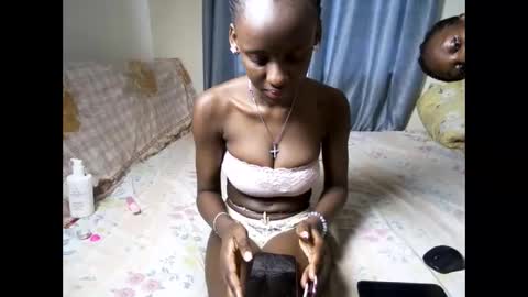 petite_funnie online show from 23, 9, 2025