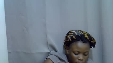 petite_melan online show from 1, 10, 2025