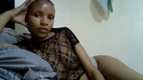 Snapshot of petite_melinda chatting on 2, 7, 2026 petite_melinda online show from 2, 7, 2026