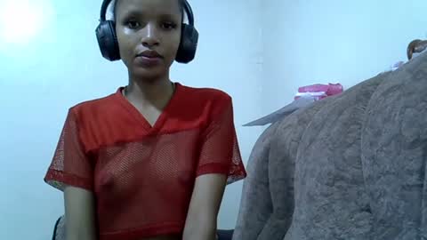 Snapshot of petite_melinda chatting on 5, 7, 2026 petite_melinda online show from 5, 7, 2026