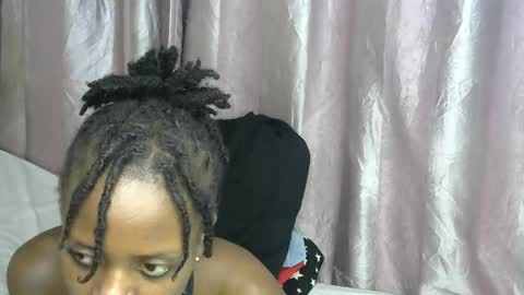 petite_star2 online show from 24, 11, 2025