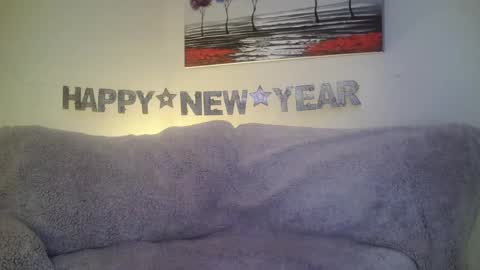 Snapshot of petite_treat_ chatting on 5, 1, 2025 petite treat online show from 5, 1, 2025