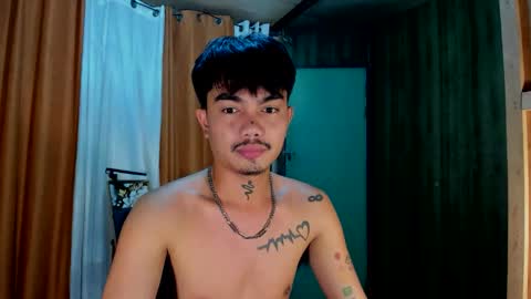 Snapshot of petiteasianx chatting on 8, 11, 2025 Vrin online show from 8, 11, 2025