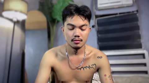 Snapshot of petiteasianx chatting on 16, 12, 2025 Vrin online show from 16, 12, 2025