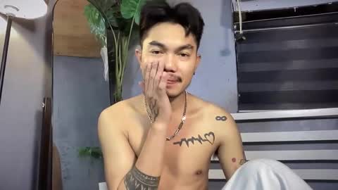 Snapshot of petiteasianx chatting on 19, 12, 2025 Vrin online show from 19, 12, 2025