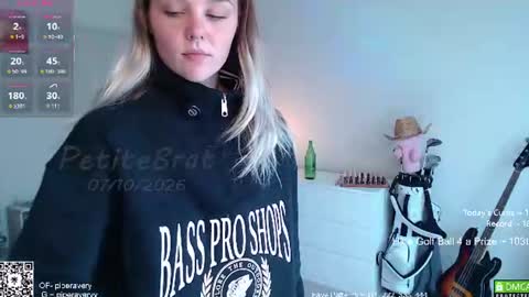 Snapshot of petitebrat chatting on 10, 7, 2026 PiperAvery online show from 10, 7, 2026