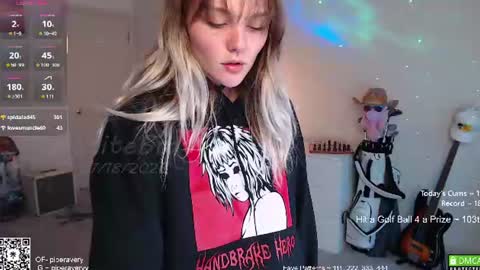 Snapshot of petitebrat chatting on 19, 7, 2026 PiperAvery online show from 19, 7, 2026