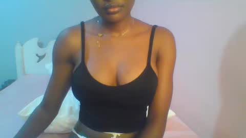 Snapshot of petiteediva chatting on 5, 6, 2026 diva online show from 5, 6, 2026