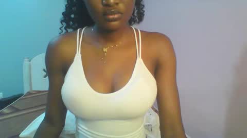 Snapshot of petiteediva chatting on 7, 6, 2026 diva online show from 7, 6, 2026