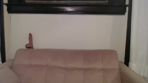 Snapshot of petitegirluvsdick chatting on 18, 1, 2025 Bella online show from 18, 1, 2025