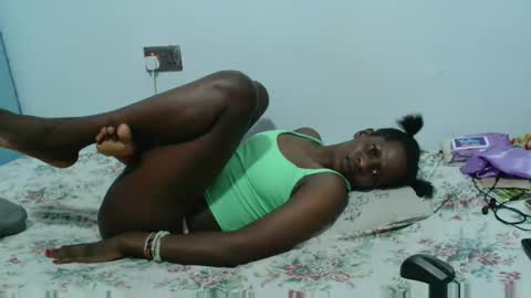 petitegirly12 online show from 6, 3, 2025