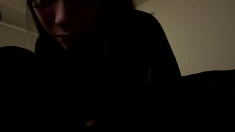 Snapshot of petitelatinamama chatting on 15, 12, 2025 petitelatinamama online show from 15, 12, 2025