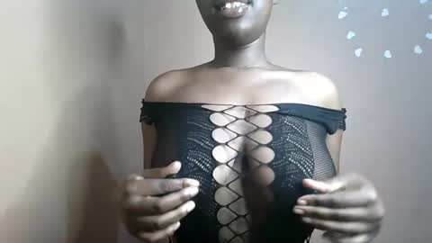 Snapshot of petitemomma76379 chatting on 6, 6, 2026 sexy chocolate online show from 6, 6, 2026