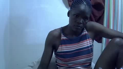 Snapshot of petiteslim2 chatting on 29, 4, 2026 petiteslim2 online show from 29, 4, 2026