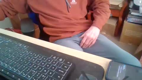 Snapshot of petitwilly chatting on 4, 2, 2026 petitwilly online show from 4, 2, 2026