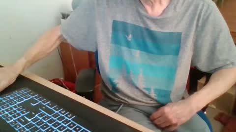 Snapshot of petitwilly chatting on 17, 2, 2026 petitwilly online show from 17, 2, 2026