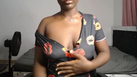 Snapshot of phat_pussylips chatting on 28, 4, 2026 tatiana online show from 28, 4, 2026