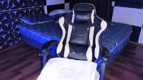 AJ online show from 27, 2, 2025