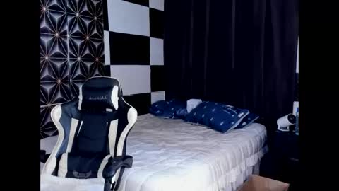 AJ online show from 10, 9, 2025