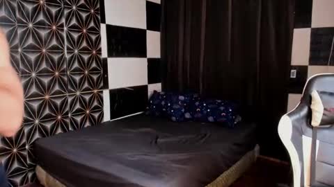 AJ online show from 4, 12, 2025