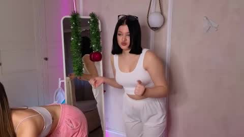 Snapshot of phyllisheart chatting on 21, 12, 2024 Lora black and Lili blonde welcome you here online show from 21, 12, 2024