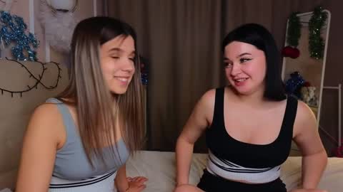 Snapshot of phyllisheart chatting on 27, 12, 2024 Lora black and Lili blonde welcome you here online show from 27, 12, 2024