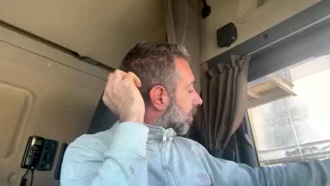 pierotu online show from 5, 11, 2025