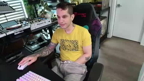 Snapshot of pierrefitch chatting on 21, 12, 2025 Pierre Fitch online show from 21, 12, 2025