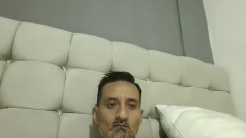 pieslatinos online show from 14, 1, 2026