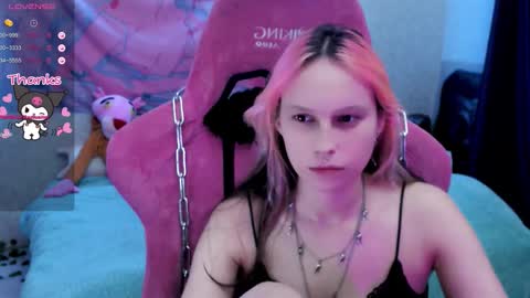 Snapshot of pineapple_dope chatting on 13, 9, 2025 Nancy online show from 13, 9, 2025