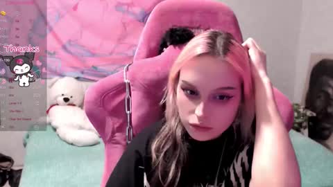 Snapshot of pineapple_dope chatting on 19, 9, 2025 Nancy online show from 19, 9, 2025