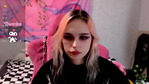 Snapshot of pineapple_dope chatting on 4, 11, 2025 Nancy online show from 4, 11, 2025