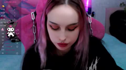 Snapshot of pineapple_dope chatting on 28, 11, 2025 Nancy online show from 28, 11, 2025