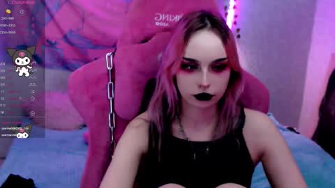 Snapshot of pineapple_dope chatting on 15, 12, 2025 Nancy online show from 15, 12, 2025