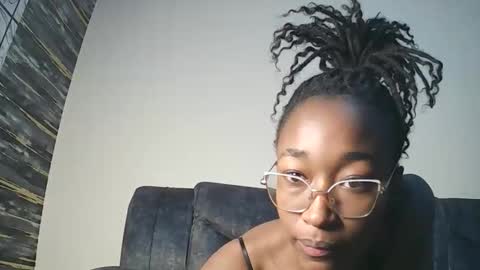 PinkyAura online show from 12, 2, 2026