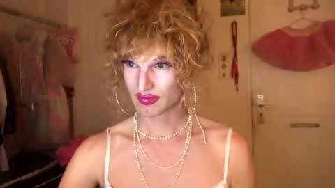 Snapshot of pinkfag chatting on 22, 12, 2024 pinkfag online show from 22, 12, 2024