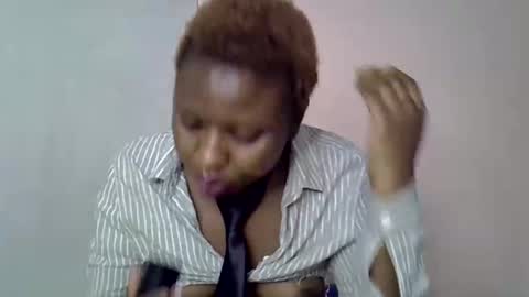 Snapshot of pinkie_bubbles chatting on 12, 1, 2026 Shazz online show from 12, 1, 2026