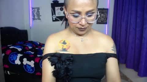 Snapshot of pinky_pinky_ chatting on 2, 12, 2025 VIOLETA LOPEZ online show from 2, 12, 2025
