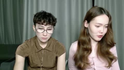 Snapshot of pinkylovers chatting on 20, 5, 2026 Li long hair and Ru short hair online show from 20, 5, 2026