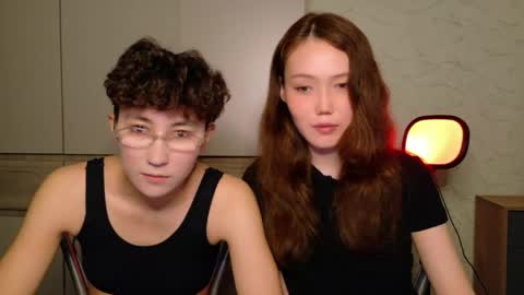 Snapshot of pinkylovers chatting on 27, 5, 2026 Li long hair and Ru short hair online show from 27, 5, 2026