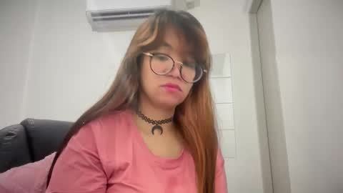 Snapshot of pinkyrosexx chatting on 28, 4, 2026 Rose online show from 28, 4, 2026