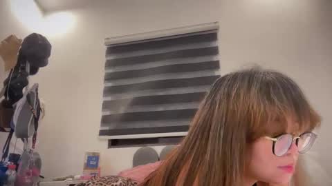 Snapshot of pinkyrosexx chatting on 1, 6, 2026 Rose online show from 1, 6, 2026