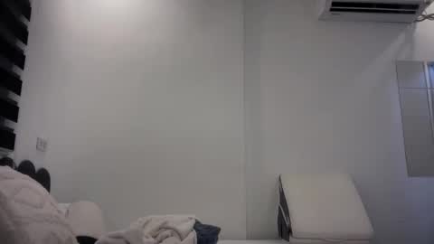 Snapshot of pinkyrosexx chatting on 3, 6, 2026 Rose online show from 3, 6, 2026