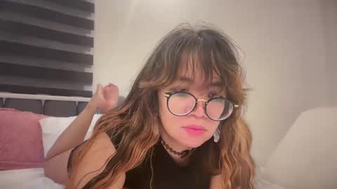 Snapshot of pinkyrosexx chatting on 8, 6, 2026 Rose online show from 8, 6, 2026