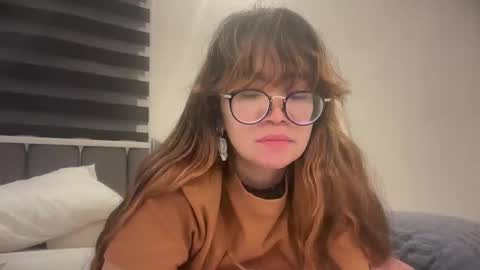 Snapshot of pinkyrosexx chatting on 9, 6, 2026 Rose online show from 9, 6, 2026