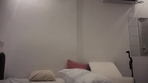 Snapshot of pinkyrosexx chatting on 10, 6, 2026 Rose online show from 10, 6, 2026
