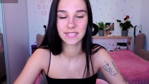 Snapshot of pixie_molly chatting on 5, 7, 2026 Molly online show from 5, 7, 2026