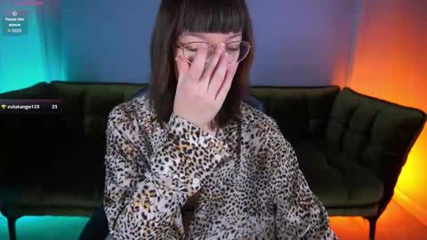 pixiepeachh online show from 11, 10, 2025