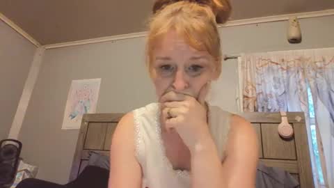 Snapshot of pizzedwife chatting on 9, 6, 2026 pizzedwife online show from 9, 6, 2026