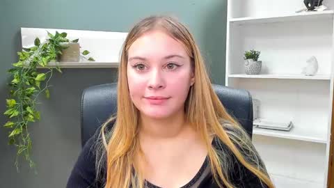 Snapshot of playgirl_valeria chatting on 11, 1, 2025 Valeria online show from 11, 1, 2025